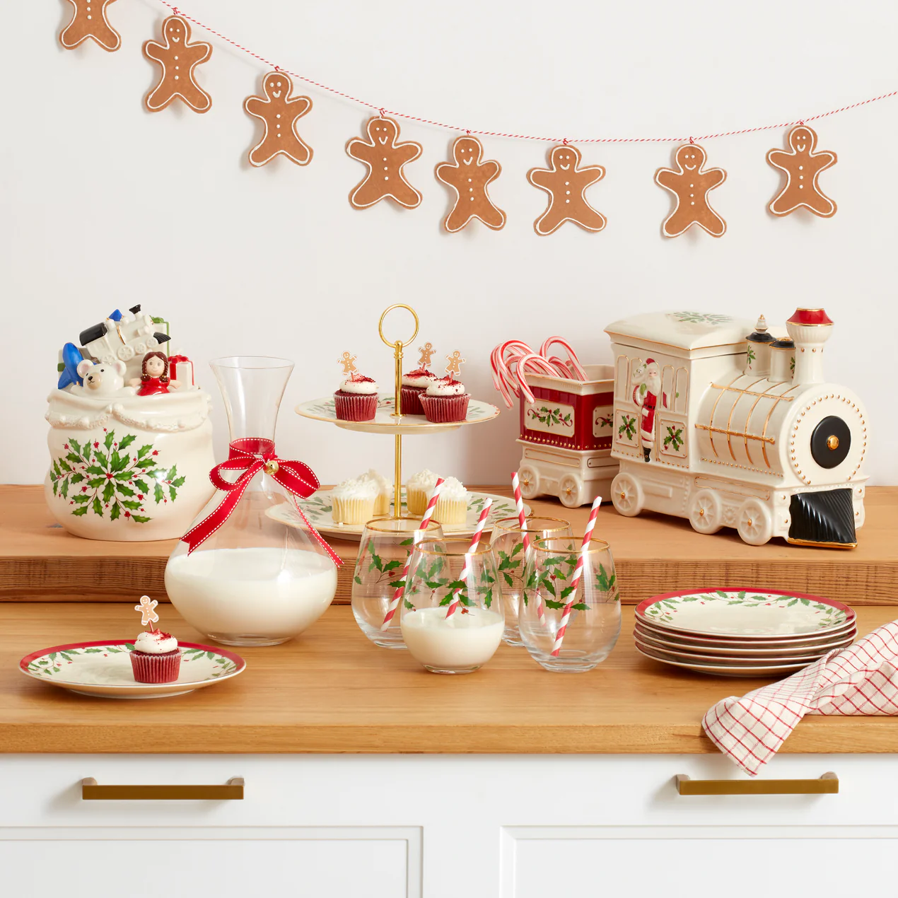 Holiday Themed Tableware & Glassware