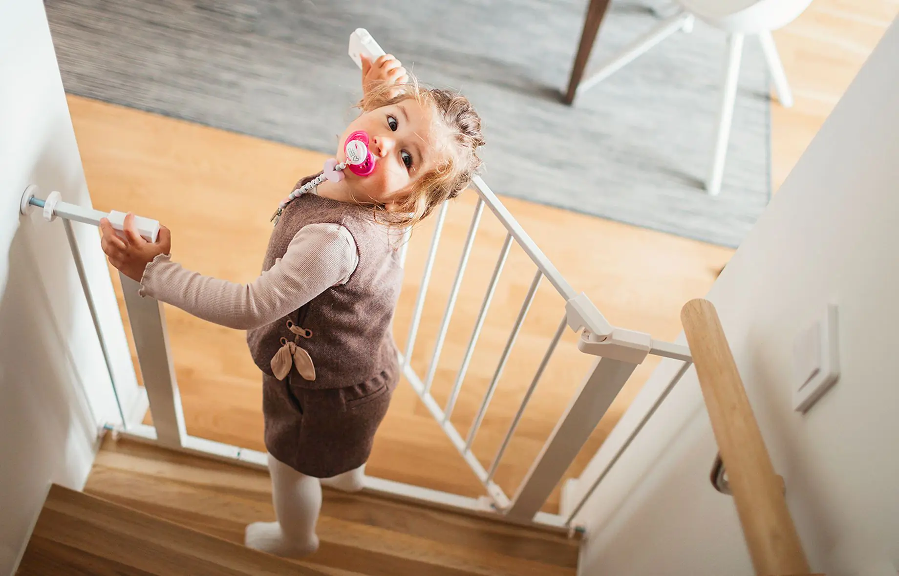 baby safety gate 1635875176